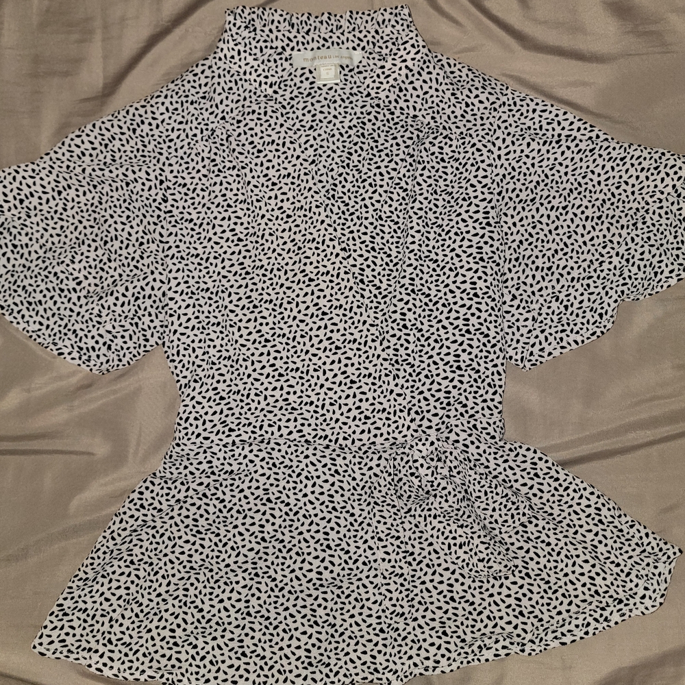 Monteau Black and White Abstract Print Top